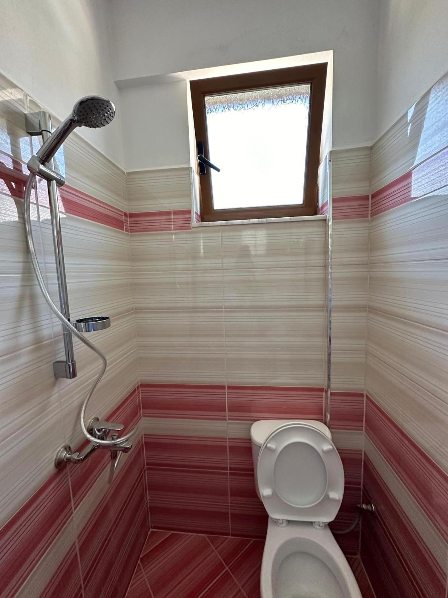 Evelina Ernild Rooms Sarande Bagian luar foto
